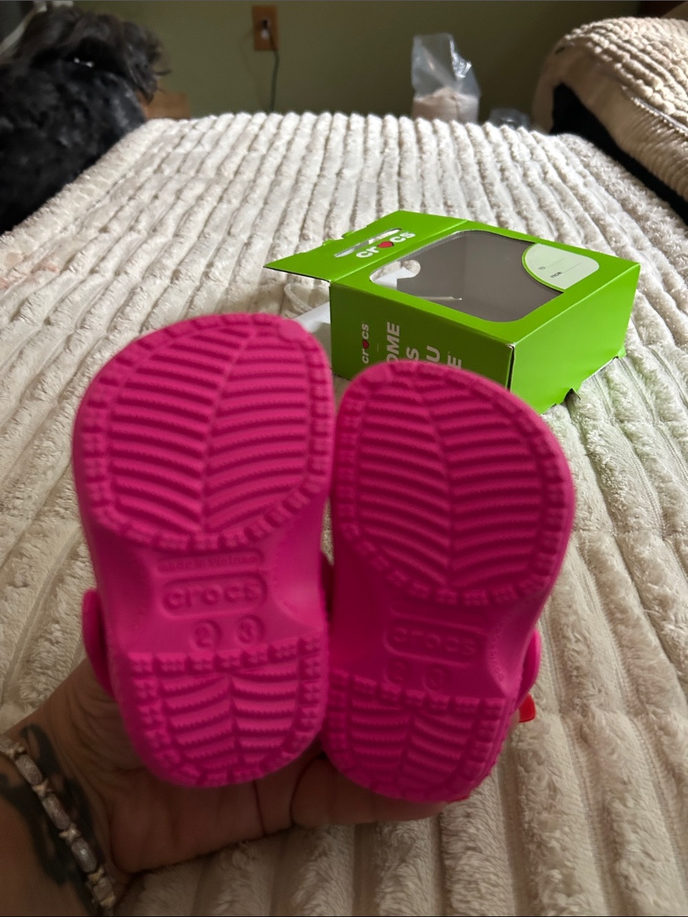 CROCS Kids Clogs in Bright Pink Gift Box - Picture 4 of 4